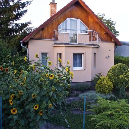 Cottage Near Slovakiaring Mihalfai Majer Екстериор снимка